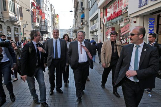 «Πολύ αναβαθμισμένη η συνάντηση» Κοτζιά – Νταβούτογλου