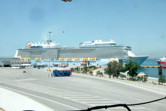 Το μεγαλύτερο κρουαζιερόπλοιο μέχρι σήμερα υποδέχθηκε ο Πειραιάς