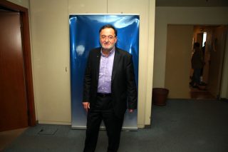 Eπιμένει για πρόγραμμα και αγωγό