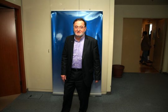 Eπιμένει για πρόγραμμα και αγωγό