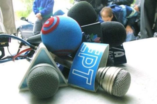 Υπηρέτες και ψιττακοί των ελίτ