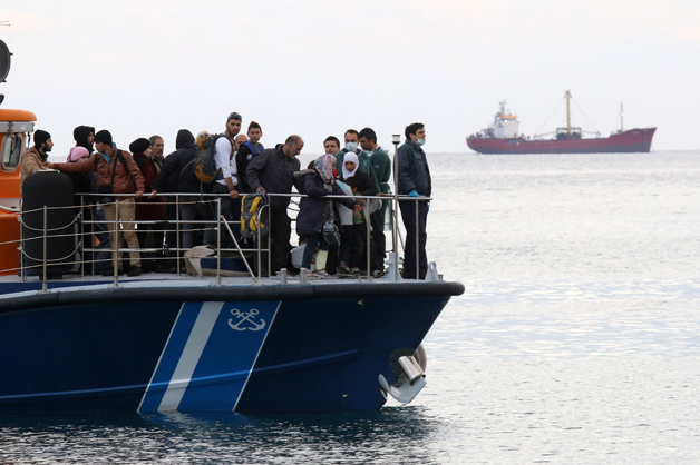 Αίνιγμα η στάση ΣΥΡΙΖΑ απέναντι στο ξενοφοβικό σχέδιο