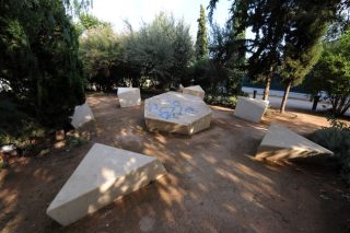 «Τελική λύση» α λα ελληνικά