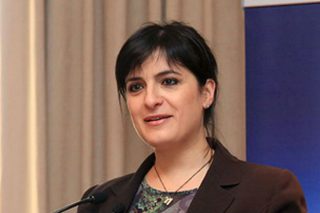 Υπογραφές κατά της Παναρίτη συλλέγουν βουλευτές του ΣΥΡΙΖΑ