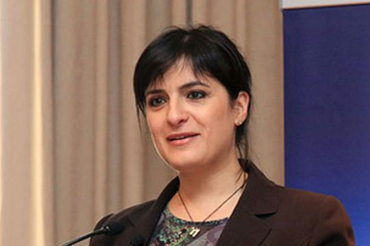 Υπογραφές κατά της Παναρίτη συλλέγουν βουλευτές του ΣΥΡΙΖΑ