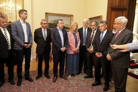 «Η Πολιτεία εγγυάται την οικονομική αυτοτέλεια των Περιφερειών»
