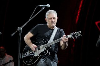 Δηλώνω «χωρίς αμορτισέρ» και αμετανόητα «ύποπτος»