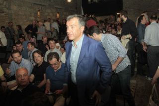 Βλέπουν «βαθύ σκοτάδι» και αντιφάσεις στο Ποτάμι