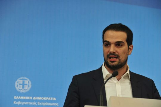 «Μην περιμένουν οι θεσμοί να κάνει πίσω σε όλα η κυβέρνηση»