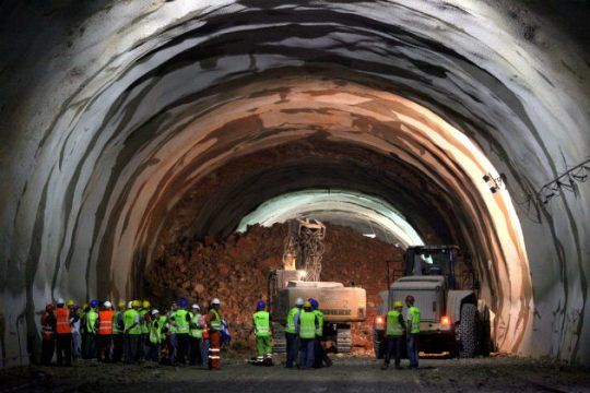 Έκλεισε η μία σήραγγα στον αυτοκινητόδρομο Τρίπολης – Καλαμάτας
