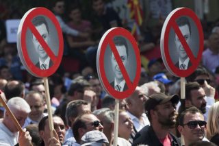 Κρυφές συνομιλίες για το όνομα