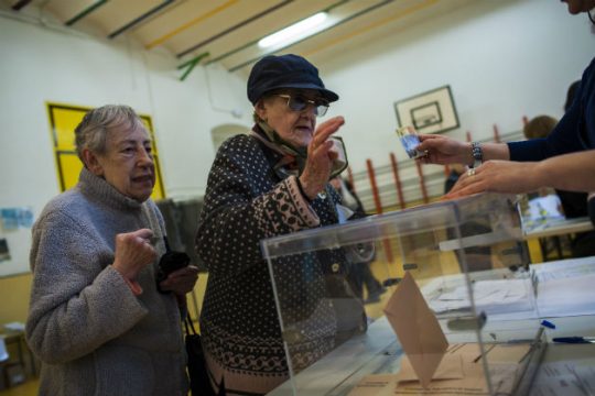 Σκληρή μάχη στις ισπανικές εκλογές