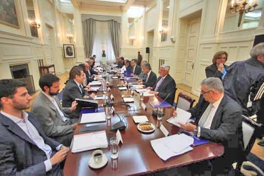 Θεσμική… πρόσκληση