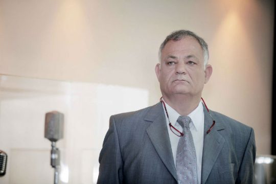 Ολοι εναντίον Λάμπη