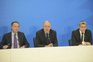 «Γαλάζια» επίθεση κατά της εξωτερικής πολιτικής