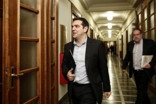 Αχνό φως στο βάθος του τούνελ