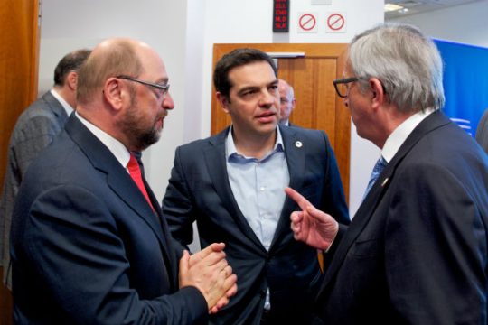 Έντονη κινητικότητα με συνεχείς επαφές Γιούνκερ