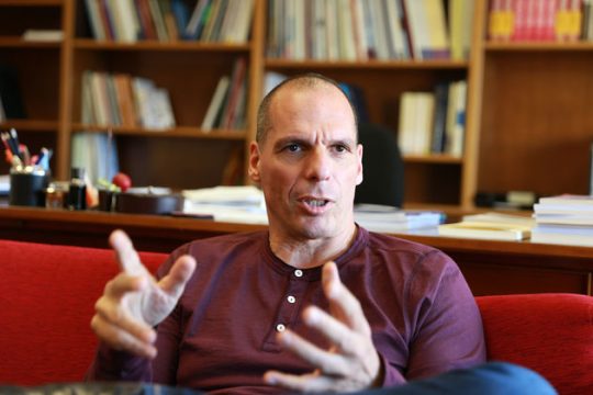 Βαρουφάκης: «Η ευρωζώνη αν δεν αλλάξει θα πεθάνει»
