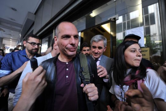 Η γαλλική La Tribune για τη στοχοποίηση Βαρουφάκη