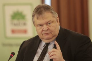 Βενιζέλος: Ο Τσίπρας αρνείται να απαντήσει για τη διαπραγμάτευση