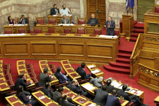 Αποχώρησαν Ν.Δ. και ΠΑΣΟΚ μετά τη «βροχή» τροπολογιών