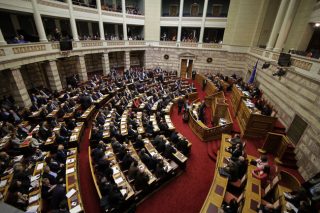 Οι… αεροψεκασμοί την έστειλαν σπίτι της