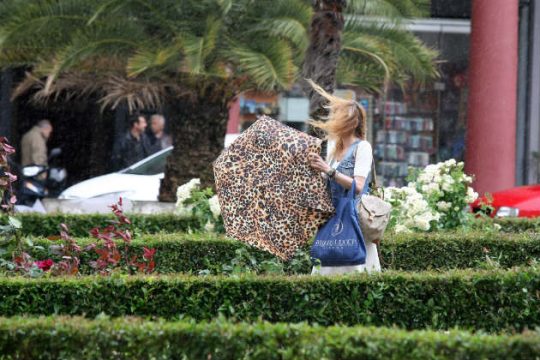 Έντονα καιρικά φαινόμενα από το μεσημέρι