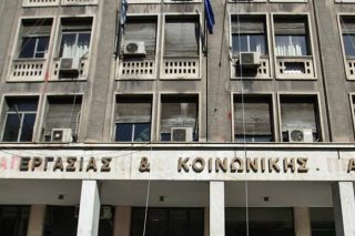 Οι μειώσεις μισθών δεν απέδωσαν