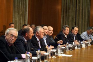 Μετρά πολύ προσεκτικά τις κινήσεις της η κυβέρνηση