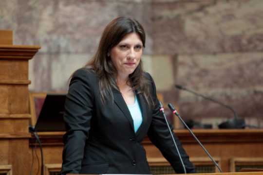 «Επαχθές και μη βιώσιμο το χρέος»
