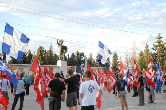 Είστε ναζί, και φαίνεστε!