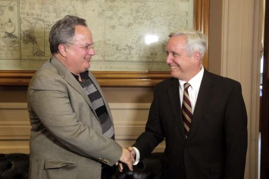 «Βλέπει» συμφωνία ο Αμερικανός πρέσβης
