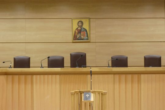 Νίπτει τας χείρας του