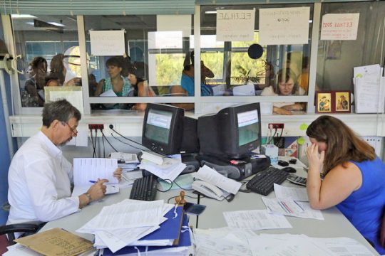 «Τρύπα» 1,75 δισ. ευρώ στα έσοδα