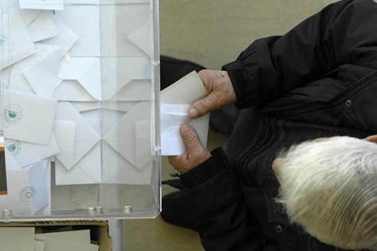 Στήνουν κάλπες και περιμένουν