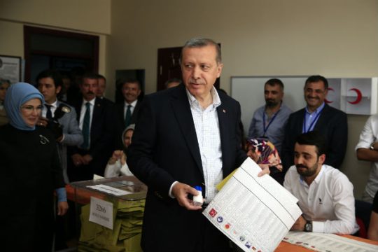 Οι ψηφοφόροι συνέτριψαν τα όνειρα του Ερντογάν για υπερεξουσίες