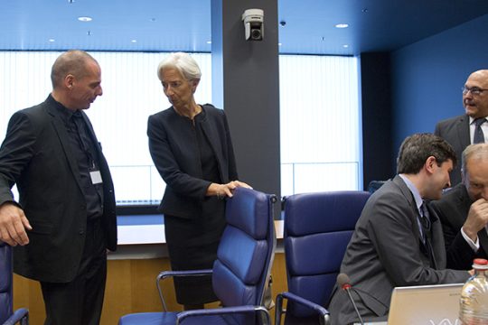 Αφόρητες πιέσεις για να δεχτεί η κυβέρνηση τις απαιτήσεις