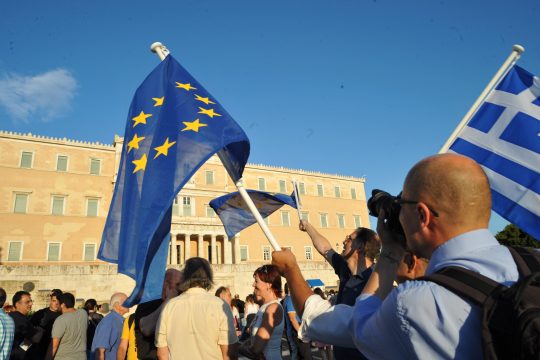 Οι φιλοευρωπαϊστές κατέβηκαν Σύνταγμα