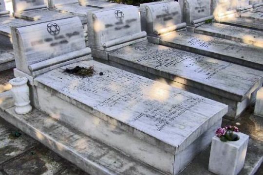 8 μήνες για βεβήλωση εβραϊκού νεκροταφείου