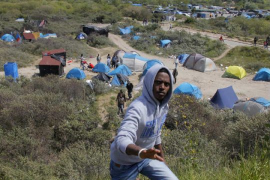 Αντιμεταναστευτική «σκούπα» σε Παρίσι και Καλέ