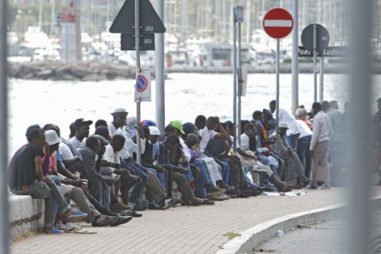 «Θα δώσουμε βίζες στους μετανάστες να φύγουν στην Ευρώπη»