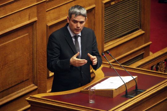 Αντιπολίτευση με… κοπτοραπτική
