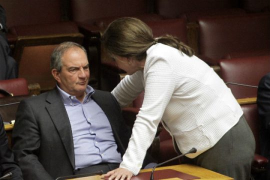 Την υπερψήφιση της συμφωνίας «εγκρίνουν» Καραμανλής-Μπακογιάννη