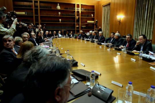 Σταθερή στους τέσσερις πυλώνες για συμφωνία η κυβέρνηση