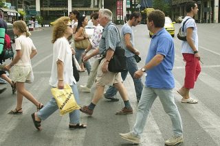 Κόσμος πάει κι έρχεται