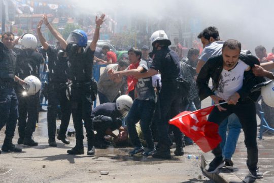 Το βαθύ κράτος οργιάζει στο νήμα των εκλογών