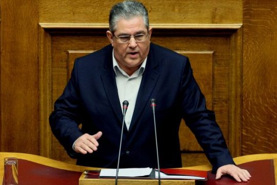 «Ο λαός βρίσκεται στην μέγγενη ενός εκβιασμού»