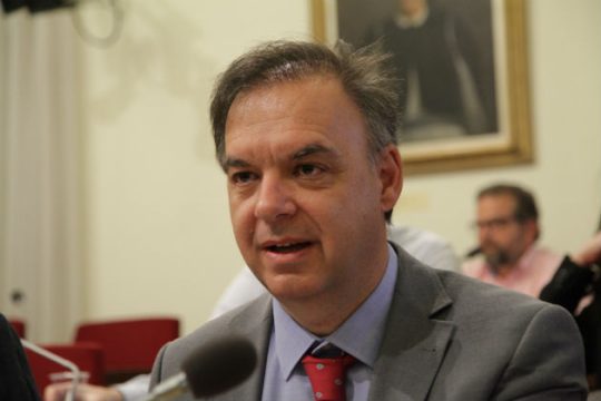 Έγιναν «πολλά λάθη στη συνταγή» του πρώτου μνημονίου