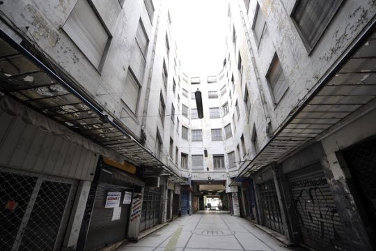 Δυσκολίες δανεισμού και μείωση τζίρου για τους μικρομεσαίους