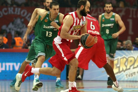 «Ερυθρόλευκη» λάβα & σκούπα!